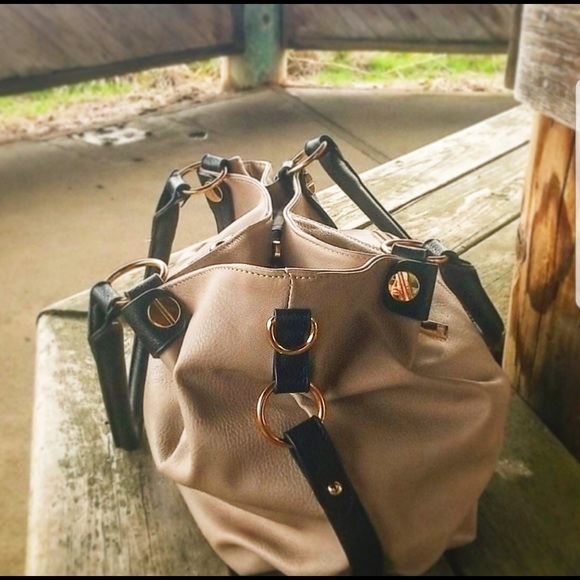 Kathy Ireland Cream Colored Purse!!!👜💛 - Picture 2 of 6